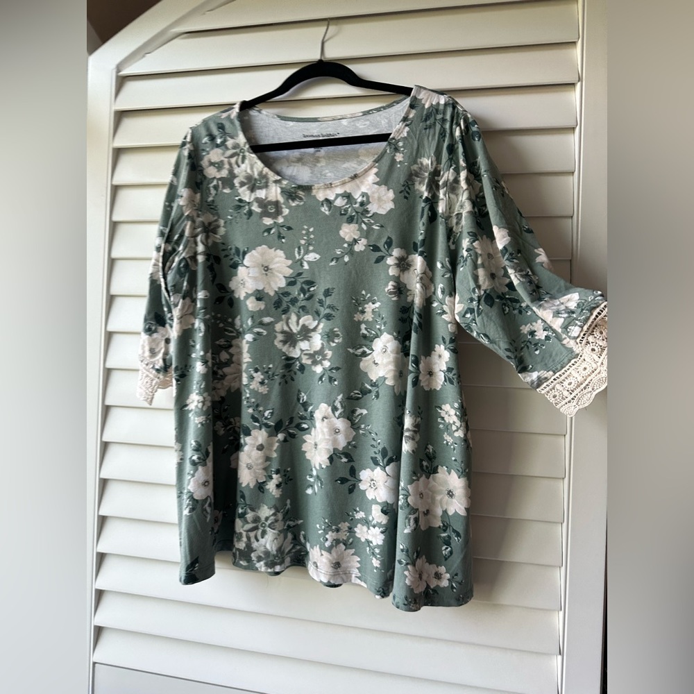 Woman Within green and white floral cotton blen top with lace details size 18/20